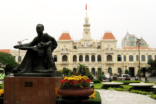 Ho Chi Minh statue - Vietnam Vacation