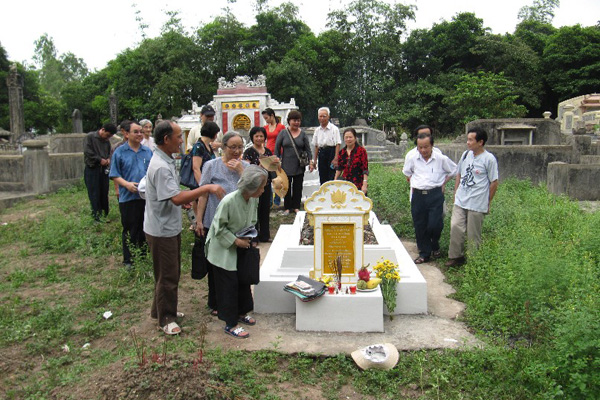 Tombs for the Deads in Vietnamese Culture