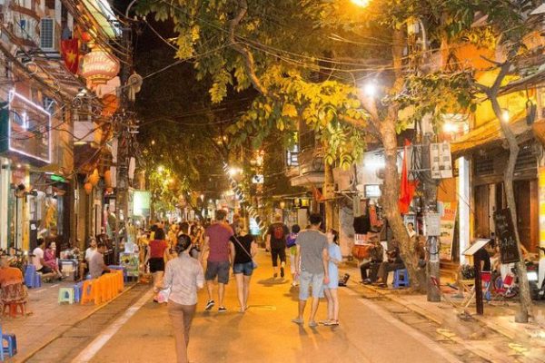 explore hanoi old quarter at night