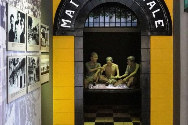 the hoa lo prison museum