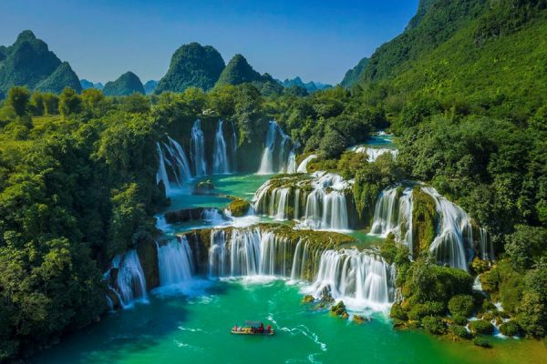 ban gioc waterfall in cao bang vietnam