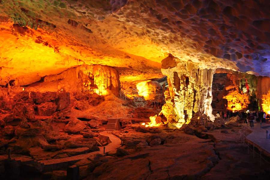 Sung Sot Cave -Vietnam Laos tour