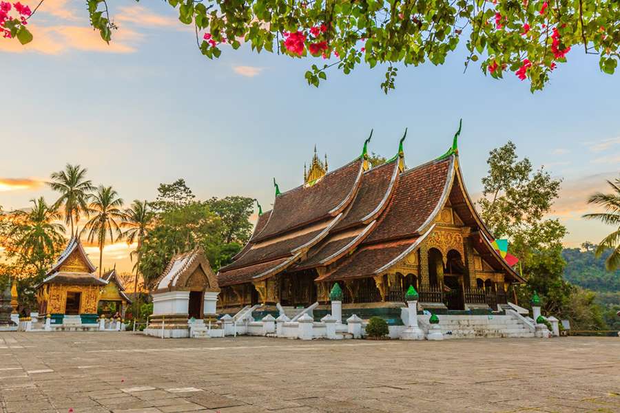 Wat Xieng Thong - Vietnam Laos tour