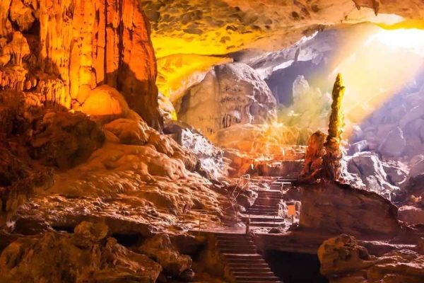 Sung Sot cave - Vietnam Cambodia tour